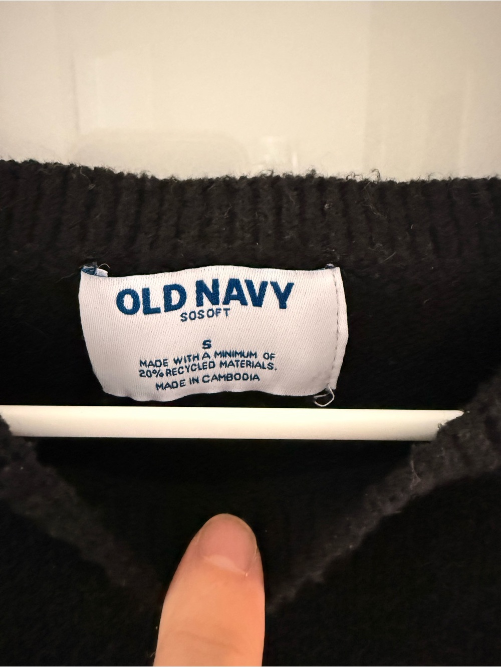 Old Navy Black Crewneck Pullover Sweater - Picture 2 of 2
